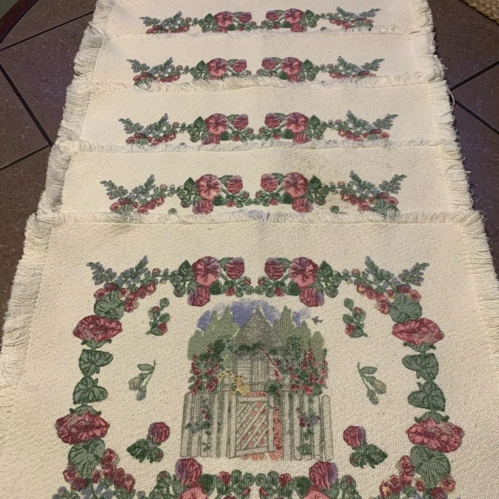 Pfaltzcraft Floral Tapestry 7 Placemats. Set of 7. Cottage scene. Great conditio
